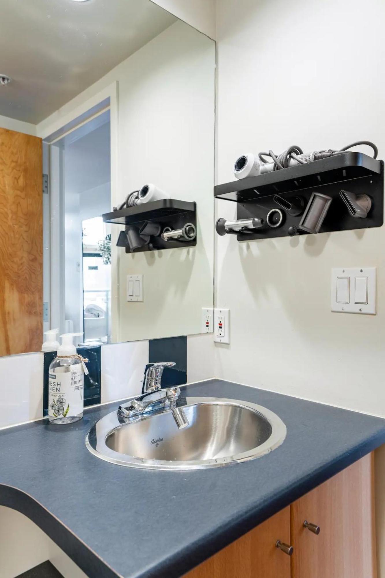 Loft In Downtown Vancouver With Free Parking Ngoại thất bức ảnh